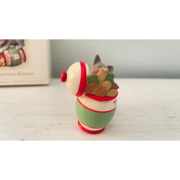 Hallmark Keepsake Ornament ~ Mischievous Kittens 2006 ~ 8th in the Series - Picture 5 of 9